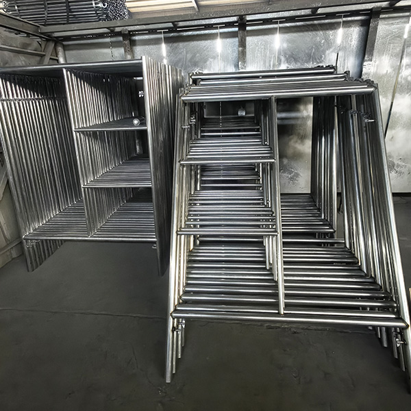 Socket-and-spigot scaffolding